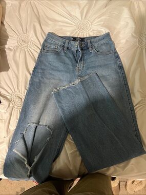High-Rise Distressed Women’s Jeans - Light Blue